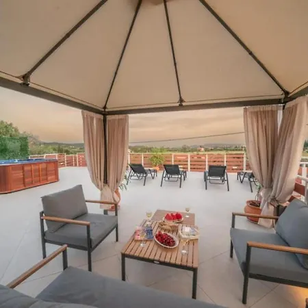 Luxury House Near The Beach スヴォロナータ