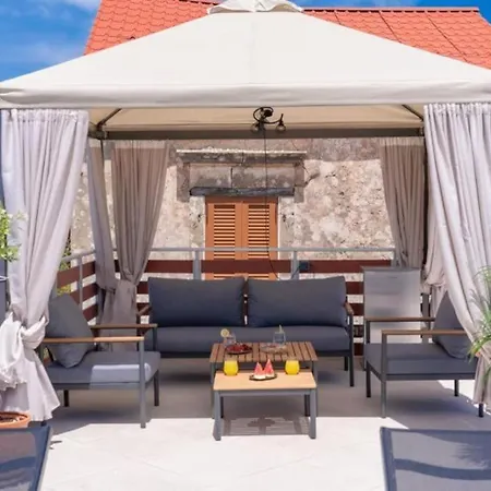 Luxury House Near The Beach 빌라 스보로나타