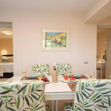 Luxury House Near The Beach 빌라